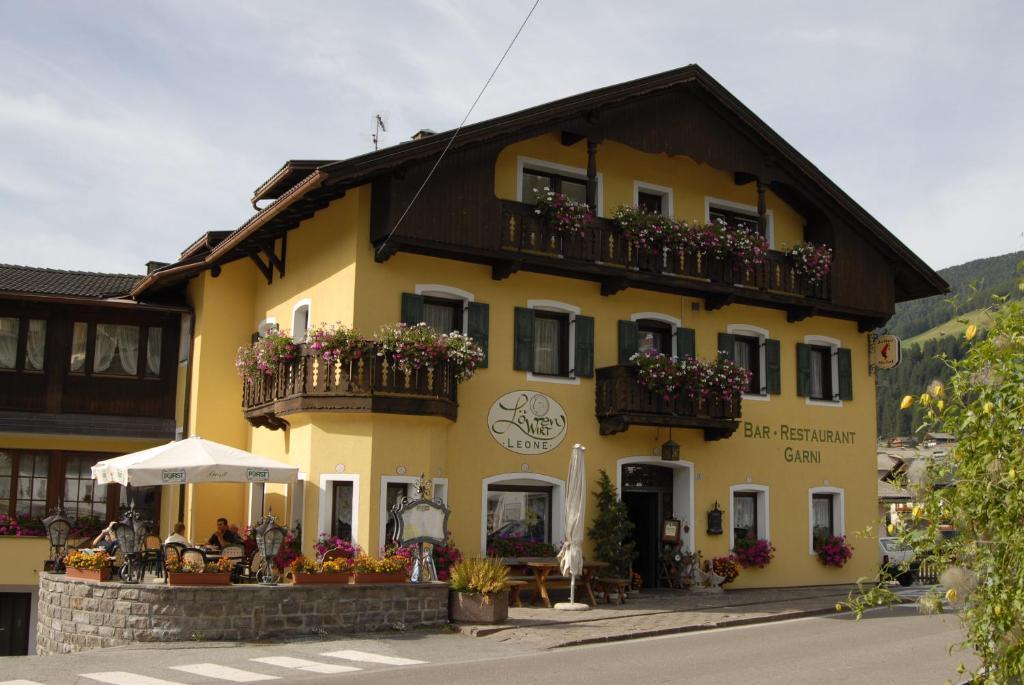 Hotel Loewenwirt Sexten Exterior foto